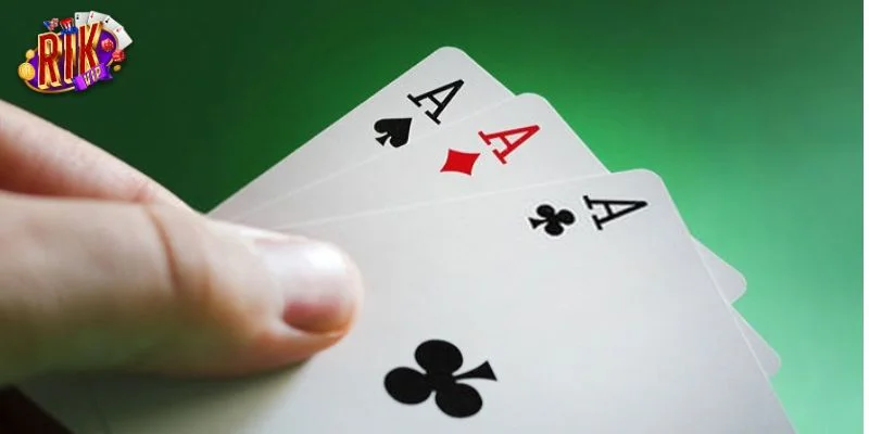 Bài 3 cây tại RIKVIP là tựa game bài lá rất ăn khách hiện nay.